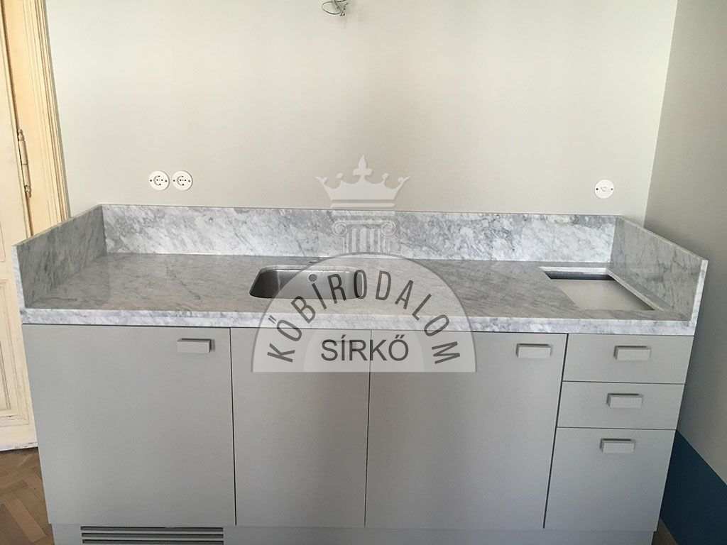 Carrarai márvány pult